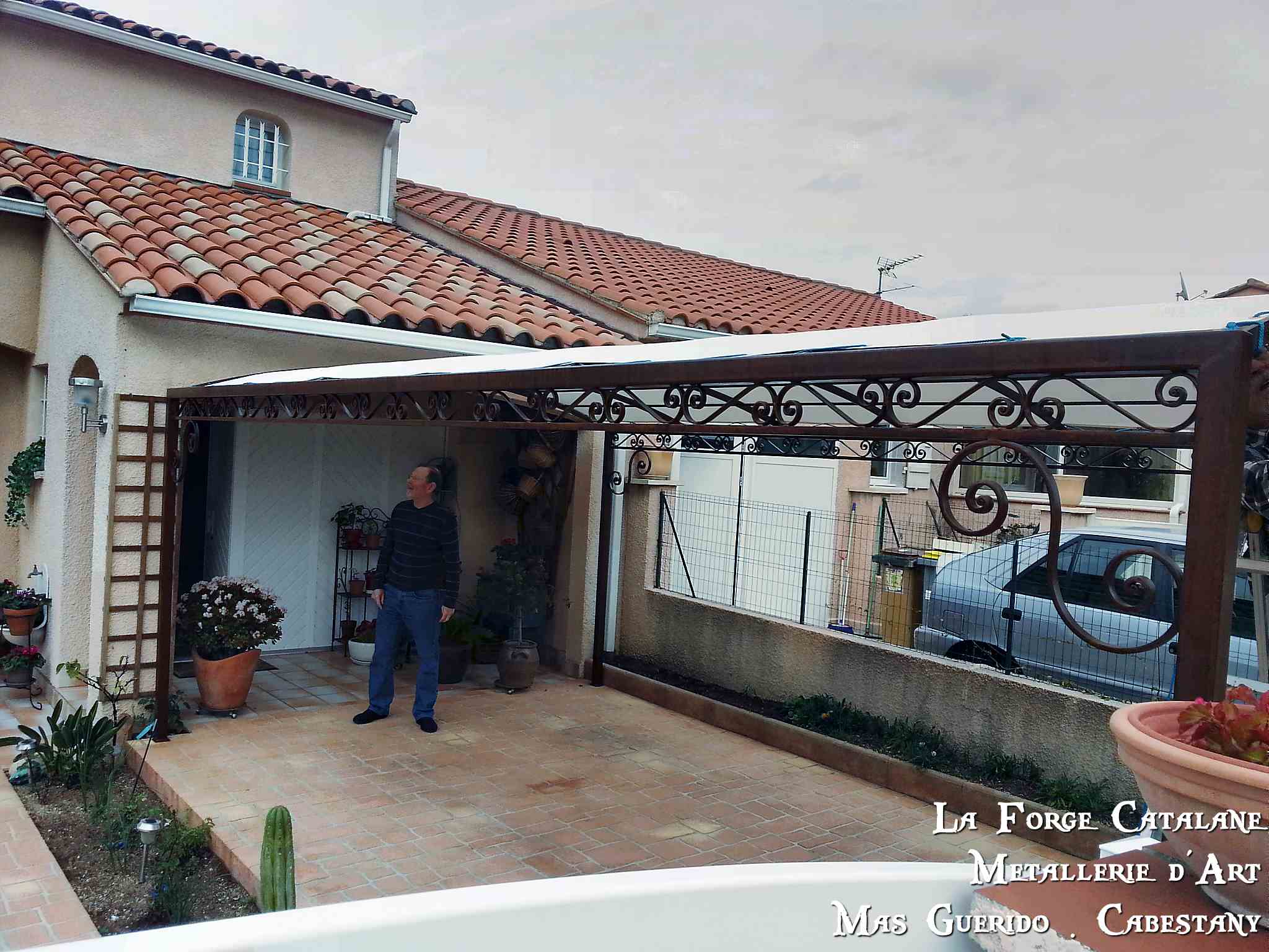 pergola abris de voiture cintre frise volutes fer Forge Catalane Cabestany (2).jpg